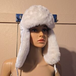 NWT Spyder Snowy White Faux Fur Hat